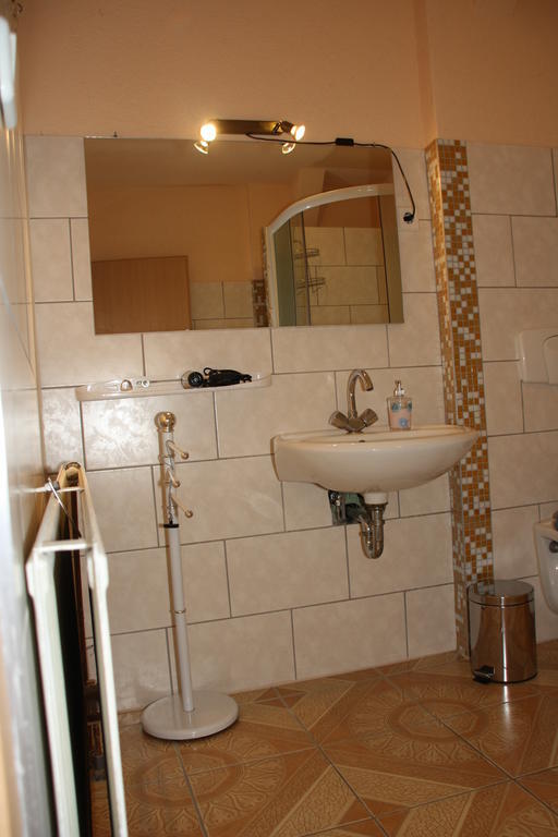 Hueblers-Schlafquartier Hotel Fürstenwalde Quarto foto